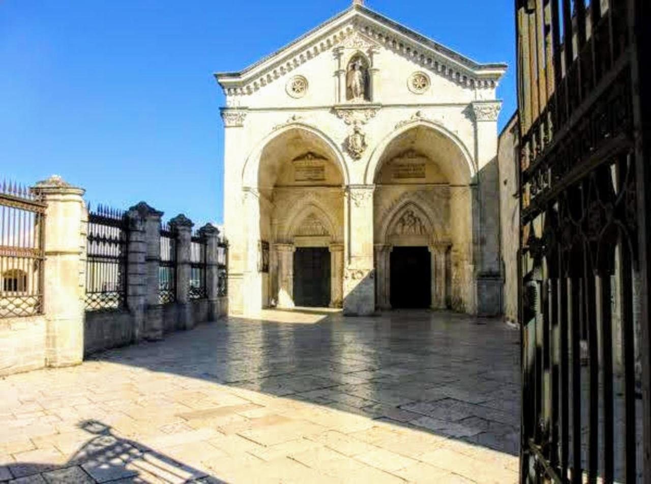 Suite Rotari - Affitti Brevi Italia Monte SantʼAngelo Екстериор снимка